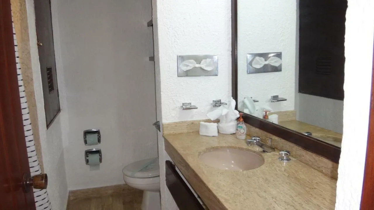 Remodeled Studio In Beachfront Condominium Cancún México