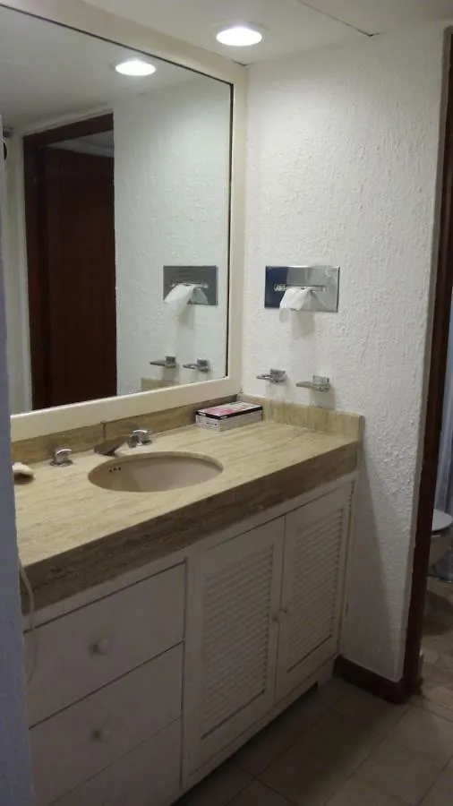 Apartamento Remodeled Studio In Beachfront Condominium Cancún