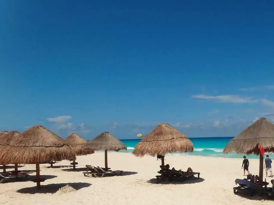Remodeled Studio In Beachfront Condominium Cancún