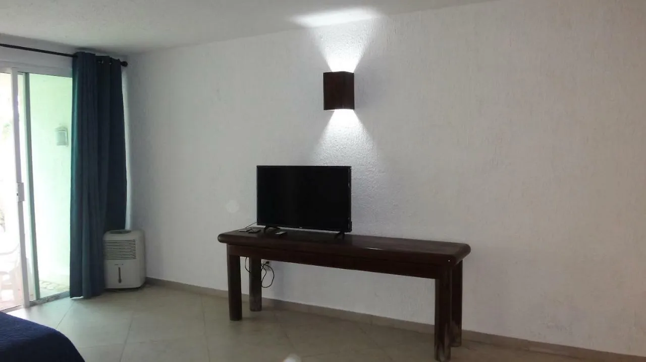 Apartment Remodeled Studio In Beachfront Condominium Cancun