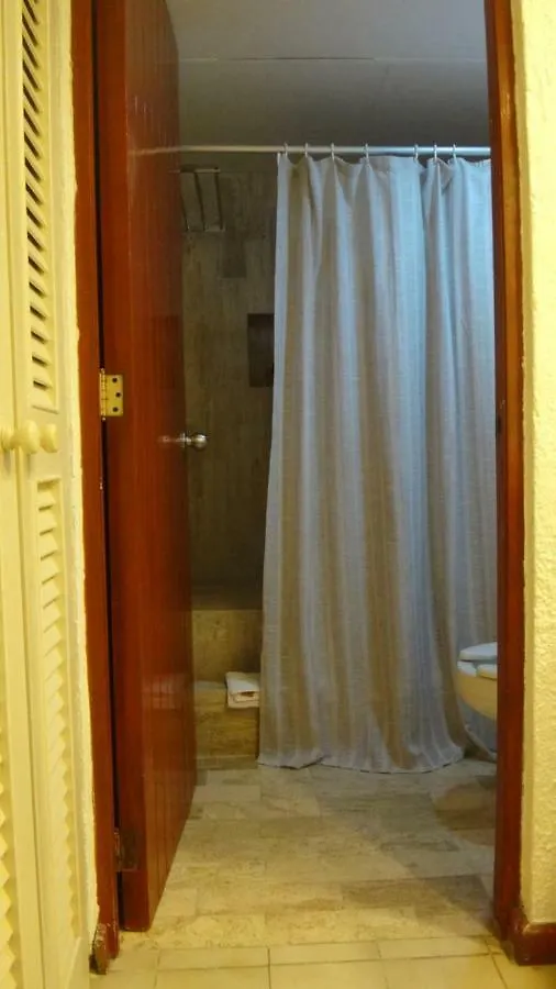 Remodeled Studio In Beachfront Condominium Cancun