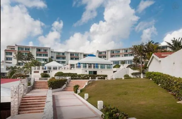 Remodeled Studio In Beachfront Condominium Cancun Mexico